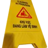 bl045480 bien canh bao chu a khu vuc dang lam ve sinh mau vang song ngu kt20x295x61cm